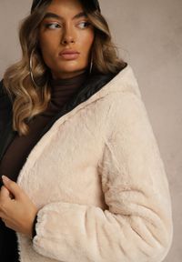 Renee - Czarno-Beżowa Dwustronna Kurtka z Pikowanymi Przeszyciami i Kapturem Tianessa. Kolor: czarny. Materiał: dzianina, poliester. Styl: elegancki, sportowy #5