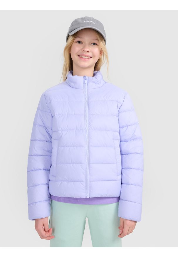 4f - 4F Kurtka puchowa z wypełnieniem syntetycznym dziewczęca - fioletowa 158 (12-13 lat). Okazja: na co dzień. Typ kołnierza: kołnierzyk stójkowy. Kolor: fioletowy. Materiał: syntetyk, puch. Długość: długie. Wzór: gładki. Sezon: lato. Styl: casual, klasyczny, sportowy