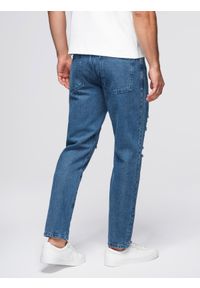 Ombre Clothing - Jeansowe spodnie męskie CARROT FIT z przetarciami – niebieskie V2 - Rozmiar: XL. Okazja: na co dzień. Kolor: niebieski. Materiał: jeans. Wzór: aplikacja. Styl: klasyczny, casual