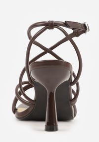 Born2be - Brązowe Sandały na Szpilce z Przeplatanymi Paskiami i Kwadratowym Noskiem Baloria. Okazja: na co dzień, na ślub cywilny, na wesele. Zapięcie: pasek. Kolor: brązowy. Materiał: jeans. Obcas: na szpilce. Styl: casual, elegancki, klasyczny, wizytowy #6