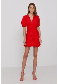 BARDOT - Bardot - Sukienka. Okazja: na co dzień. Kolor: czerwony. Materiał: tkanina. Długość rękawa: krótki rękaw. Typ sukienki: proste. Styl: casual. Długość: mini #1