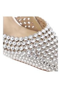 Czółenka damskie Alma En Pena, skóra naturalna ażurowa cholewka ozdobne kryształki pasek z regulacją smukły nosek elegancki obcas, srebrne, V261855. Okazja: na wesele, na imprezę, na ślub cywilny. Zapięcie: pasek. Kolor: srebrny. Szerokość cholewki: normalna. Wzór: ażurowy. Materiał: skóra. Obcas: na obcasie. Styl: elegancki. Wysokość obcasa: średni #6