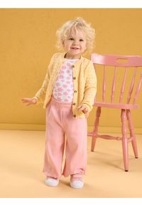 Sinsay - Ażurowy sweter z guzikami imitującymi drewno - żółty. Kolor: żółty. Wzór: ażurowy #1