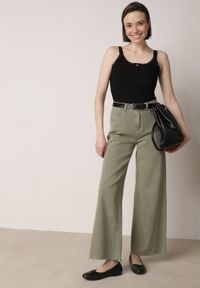 Born2be - Czarny Top z Bawełny Ozdobiony Guzikami i Koronką przy Dekolcie Beralie. Okazja: na co dzień. Kolor: czarny. Materiał: bawełna, koronka. Wzór: aplikacja, koronka. Styl: casual, elegancki, klasyczny #2