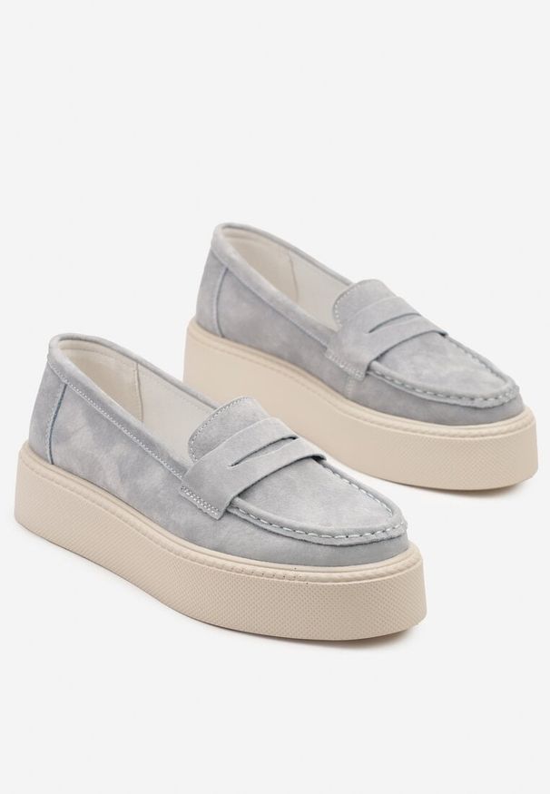 Renee - Jasnoniebieskie Mokasyny Skórzane na Platformie w Stylu Półbutów Sadawene. Okazja: na co dzień. Kolor: niebieski. Materiał: skóra. Obcas: na platformie. Styl: klasyczny, casual