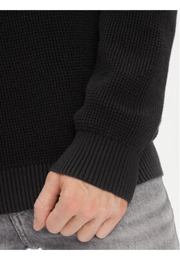 Calvin Klein Jeans Sweter J30J323989 Czarny Regular Fit. Kolor: czarny. Materiał: bawełna