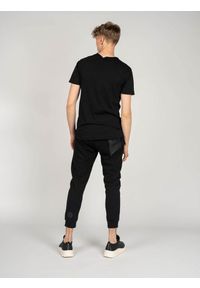 Xagon Man T-Shirt | P22082 V5 8300 | Mężczyzna | Czarny. Okazja: na co dzień. Kolor: czarny. Materiał: elastan, bawełna. Długość: długie. Styl: casual