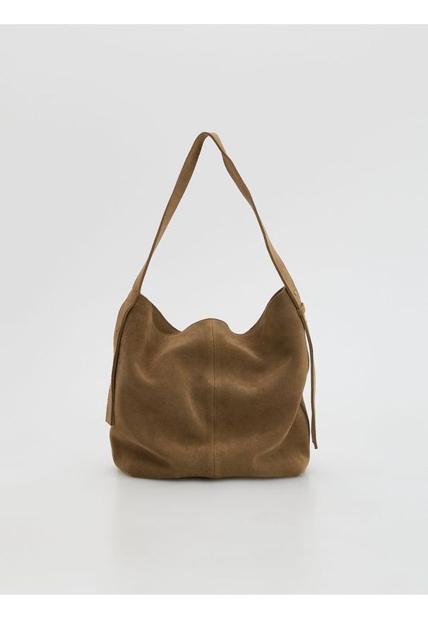 Reserved - Zamszowa torebka hobo - beżowy. Kolor: beżowy. Materiał: zamszowe