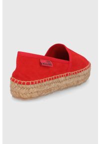 Love Moschino Espadryle zamszowe kolor czerwony na platformie. Nosek buta: okrągły. Kolor: czerwony. Materiał: zamsz. Wzór: gładki. Obcas: na platformie #2