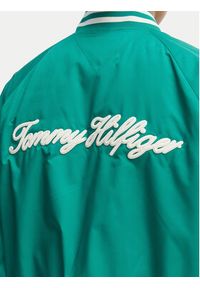 TOMMY HILFIGER - Tommy Hilfiger Kurtka bomber Logo Appliqué WW0WW48618 Zielony Regular Fit. Kolor: zielony. Materiał: syntetyk #4