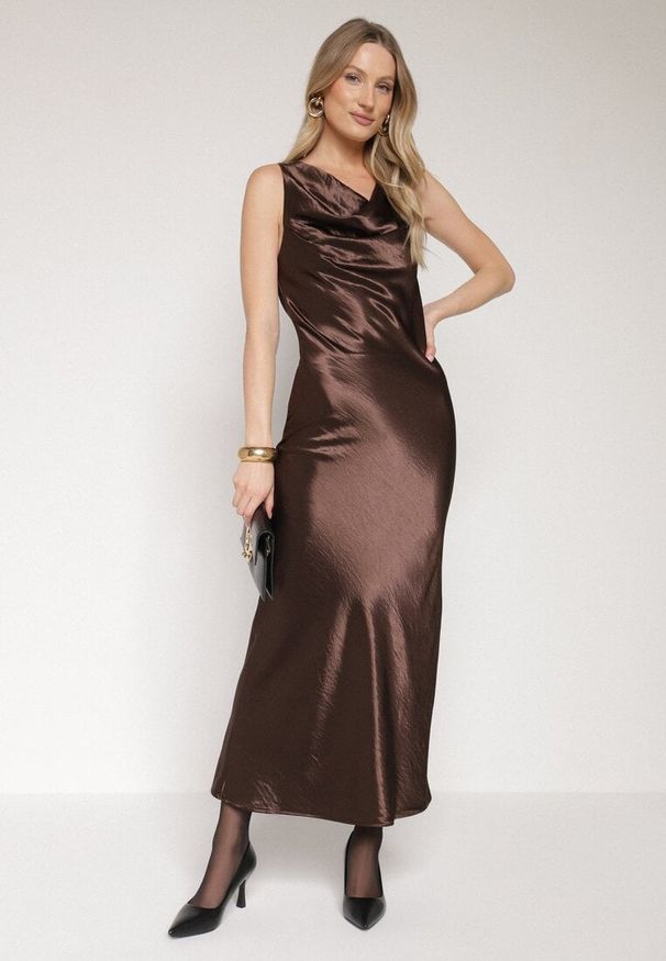 Born2be - Brązowa Koktajlowa Sukienka Satynowa z Wiskozy z Bawełną Delinavia. Kolor: brązowy. Materiał: satyna, bawełna, wiskoza. Styl: wizytowy