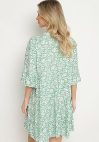 Born2be - Zielona Bawełniana Sukienka w Kwiaty o Rozkloszowanym Kroju Jenaleira. Okazja: na co dzień. Typ kołnierza: dekolt w serek. Kolor: zielony. Materiał: bawełna. Długość rękawa: krótki rękaw. Wzór: kwiaty. Styl: klasyczny, casual #3