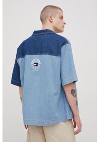 Tommy Jeans koszula jeansowa DM0DM13350.PPYY męska relaxed z kołnierzykiem klasycznym. Typ kołnierza: kołnierzyk klasyczny. Kolor: niebieski. Materiał: bawełna, denim. Długość rękawa: krótki rękaw. Długość: krótkie. Styl: klasyczny #2