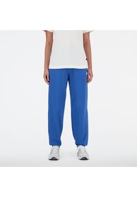 Spodnie damskie New Balance WP41500BEU – niebieskie. Stan: podwyższony. Kolor: niebieski. Materiał: dresówka, bawełna, poliester
