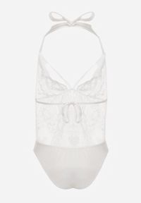 Born2be - Białe Koronkowe Body Bez Pleców z Wiązaniem z Tyłu i Paskami przy Dekolcie Palaria. Stan: podwyższony. Kolor: biały. Materiał: koronka. Wzór: paski, koronka #5