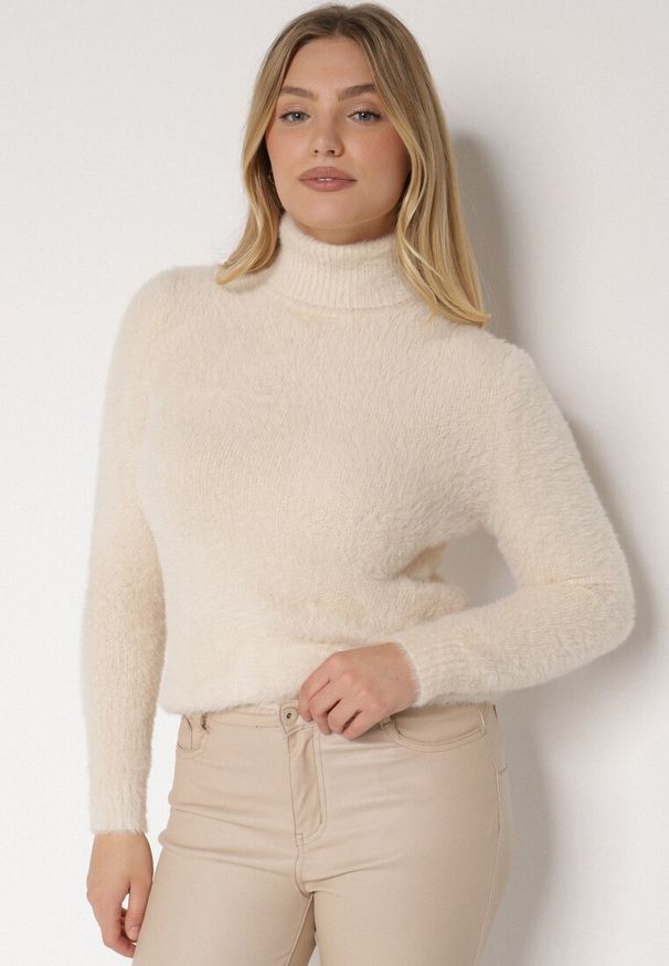 Born2be - Jasnobeżowy Wełniany Golf Mihn. Typ kołnierza: golf. Kolor: beżowy. Materiał: wełna. Długość rękawa: długi rękaw. Długość: długie. Sezon: zima, jesień