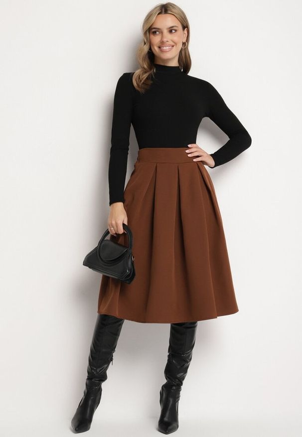 Born2be - Jasnobrązowa Rozkloszowana Spódnica Midi z Gumką w Pasie Glorina. Okazja: na co dzień. Kolor: brązowy. Styl: casual, elegancki