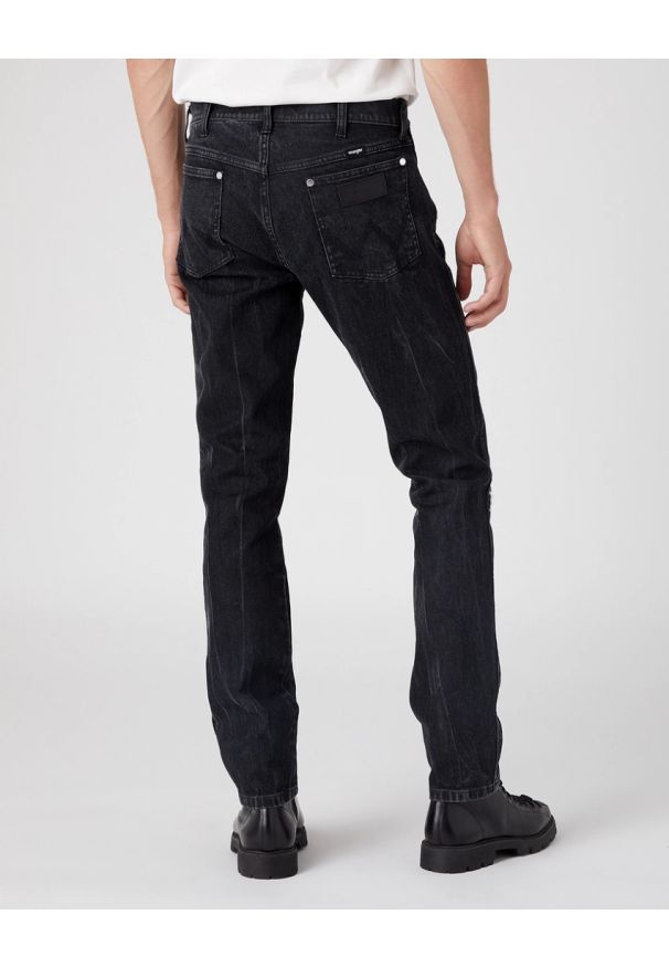 Wrangler - WRANGLER LARSTON MĘSKIE SPODNIE JEANSOWE JEANS BASS BLACK W18S3018O 112326029