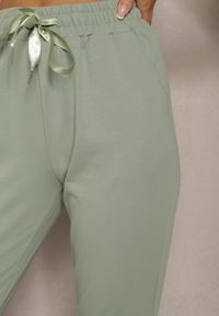 Renee - Jasnozielone Casualowe Spodnie z Bawełny High Waist z Gumką w Pasie Beliefra. Okazja: na co dzień. Stan: podwyższony. Kolor: zielony. Materiał: bawełna. Styl: casual #3