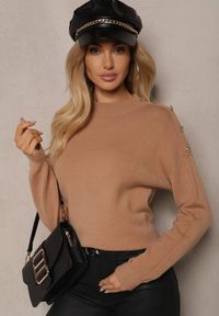 Renee - Beżowy Sweter z Półgolfem Wiskozą i Modalem Ozdobiona Guzikami Emmitana. Okazja: na co dzień. Kolor: beżowy. Materiał: wiskoza. Wzór: aplikacja. Styl: klasyczny, casual, elegancki #3