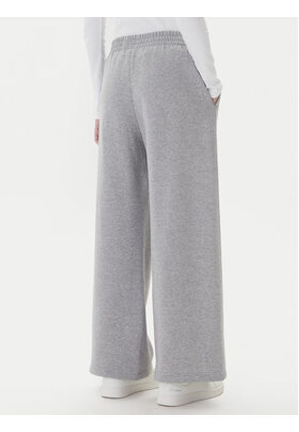 Adidas - adidas Spodnie dresowe ALL SZN Holiday Glitter Fleece JV5758 Szary Loose Fit. Kolor: szary. Materiał: bawełna