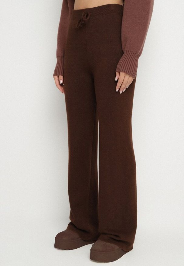 Born2be - Brązowe Ocieplane Spodnie Dzianinowe o Szerokim Kroju Miorea. Okazja: na spacer. Kolor: brązowy. Materiał: dzianina