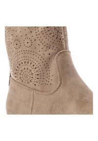 Beżowe Kozaki S.Barski Eleganckie Obuwie Damskie. Okazja: na co dzień. Kolor: beżowy. Materiał: zamsz, jeans, materiał. Wzór: ażurowy, aplikacja. Sezon: zima, jesień. Obcas: na obcasie. Styl: elegancki. Wysokość obcasa: niski #4