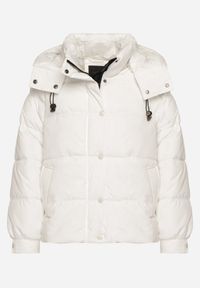 Born2be - Biała Kurtka Puffer o Fasonie Oversize z Kapturem i Naszywką Azirva. Okazja: na co dzień. Typ kołnierza: kaptur. Kolor: biały. Materiał: dzianina. Wzór: aplikacja. Styl: casual, sportowy #4