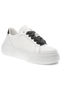 CheBello - Białe Sneakersy Chebello Modne Obuwie Damskie Na Platformie. Okazja: na co dzień. Zapięcie: zamek. Kolor: biały. Materiał: jeans, skóra. Wzór: kwiaty, aplikacja. Obcas: na platformie. Sport: turystyka piesza