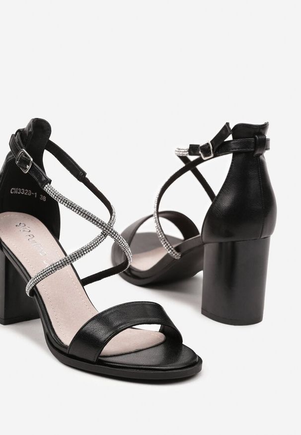 Born2be - Czarne Sandały na Słupku z Paskiem Ozdobionym Cyrkoniami Geslifea. Zapięcie: pasek. Kolor: czarny. Wzór: aplikacja. Obcas: na słupku. Styl: elegancki