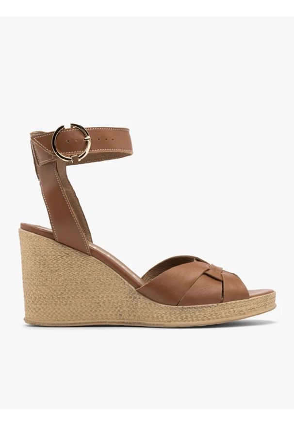 Ryłko - Brązowe sandały na wysokiej platformie. Kolor: brązowy. Materiał: skóra. Obcas: na platformie. Styl: street