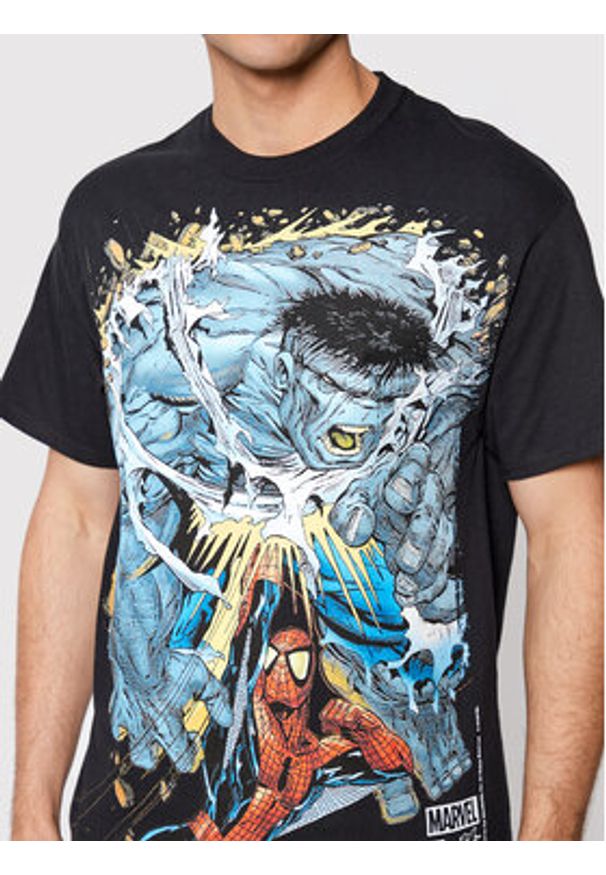 HUF T-Shirt MARVEL Battle TS01976 Czarny Regular Fit. Kolor: czarny. Materiał: bawełna. Wzór: motyw z bajki