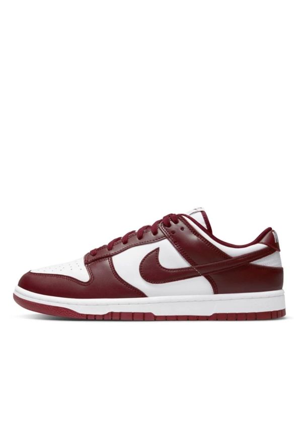 Nike Dunk Low Retro "Team Red" Sneakersy męskie. Okazja: na co dzień. Kolor: biały. Materiał: jeans, guma, skóra. Szerokość cholewki: normalna. Sezon: lato