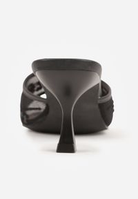 Born2be - Czarne Klapki na Metalicznej Szpilce z Kwiatowym Haftem i Perłowymi Koralikami Melonia. Okazja: na co dzień. Kolor: czarny. Wzór: haft, kwiaty. Styl: casual, elegancki, klasyczny #9