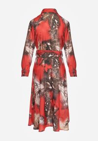 Renee - Czerwono-Brązowa Rozkloszowana Sukienka Midi z Paskiem z Klamrą Qirvina. Okazja: na co dzień. Kolor: czerwony. Typ sukienki: proste. Styl: elegancki, casual. Długość: midi #7