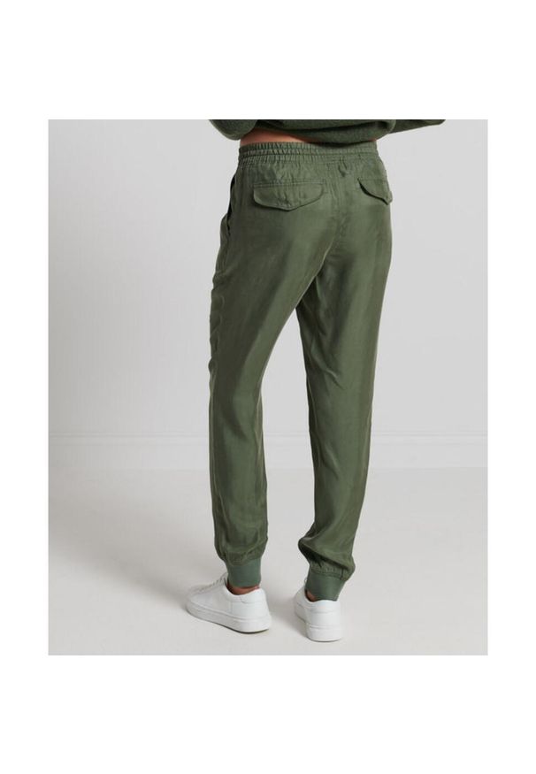 Spodnie turystyczne damskie Superdry Studios Supro Woven Jogger. Kolor: zielony. Materiał: wiskoza