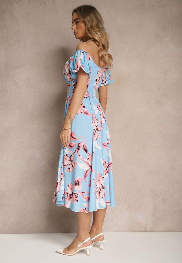 Renee - Niebieska Sukienka z Bawełną Rozkloszowana w Kwiatowy Print z Dekoltem Łódką Annirna. Okazja: na co dzień, na randkę. Typ kołnierza: dekolt w łódkę. Kolor: niebieski. Wzór: kwiaty, nadruk. Typ sukienki: rozkloszowane. Materiał: bawełna. Długość rękawa: krótki rękaw. Sezon: wiosna, lato. Styl: casual, elegancki