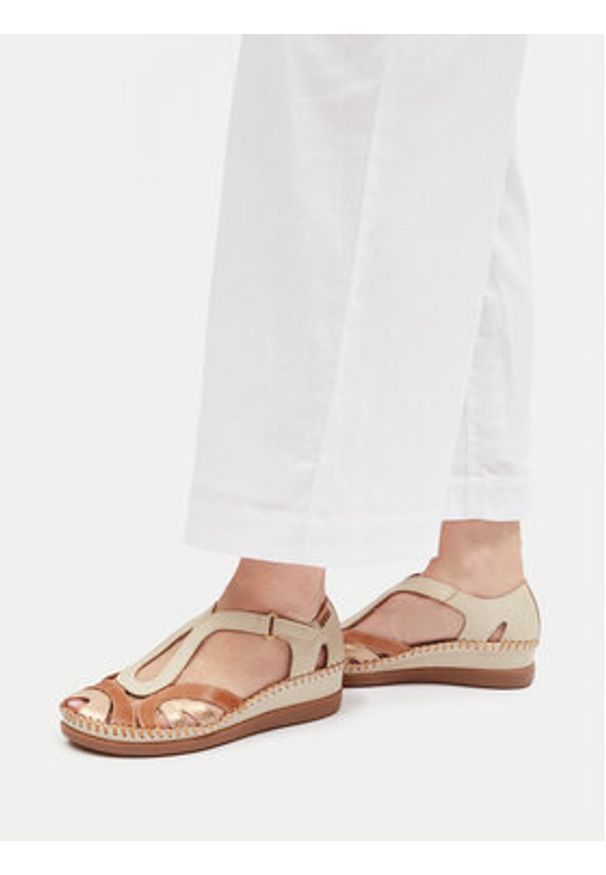 Pikolinos Sandały Cadaques W8K-1569C4 Beżowy. Kolor: beżowy. Materiał: skóra