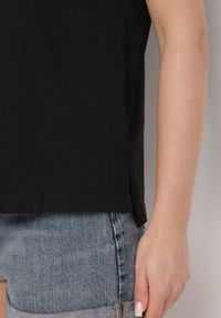 Born2be - Czarny Klasyczny T-shirt Oversize z Bawełny Zivassa. Okazja: na co dzień. Kolor: czarny. Materiał: bawełna. Styl: klasyczny #5