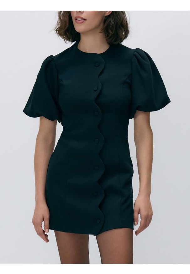 Reserved - Sukienka z ozdobnymi guzikami - czarny. Kolor: czarny. Materiał: wiskoza, tkanina. Typ sukienki: proste