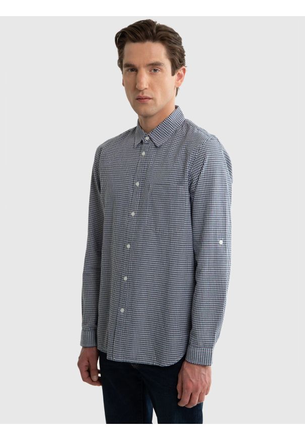 Big-Star - Koszula męska w drobną kratę granatowa Mersinino 403. Typ kołnierza: kołnierzyk klasyczny. Kolor: niebieski. Materiał: bawełna, jeans. Wzór: gładki. Styl: sportowy, klasyczny