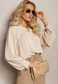 Renee - Beżowa Koszula Ozdobiona Marszczeniem i Bufiastymi Rękawami Tinao. Kolor: beżowy. Wzór: aplikacja. Styl: elegancki