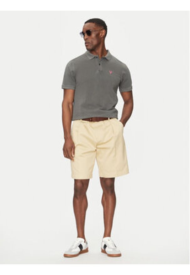 Guess Polo F5GP00 K9WF1 Czarny Regular Fit. Typ kołnierza: polo. Kolor: czarny. Materiał: bawełna