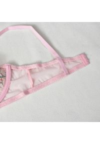 Intica - Komplet bielizny z haftem dla eleganckiego wyglądu Liliana. Kolor: różowy. Materiał: materiał. Wzór: haft #2
