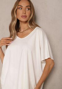 Renee - Biały T-shirt z Wiskozą w Stylu Nietoperza Liofala. Okazja: na co dzień. Kolor: biały. Materiał: wiskoza. Styl: elegancki, casual #3