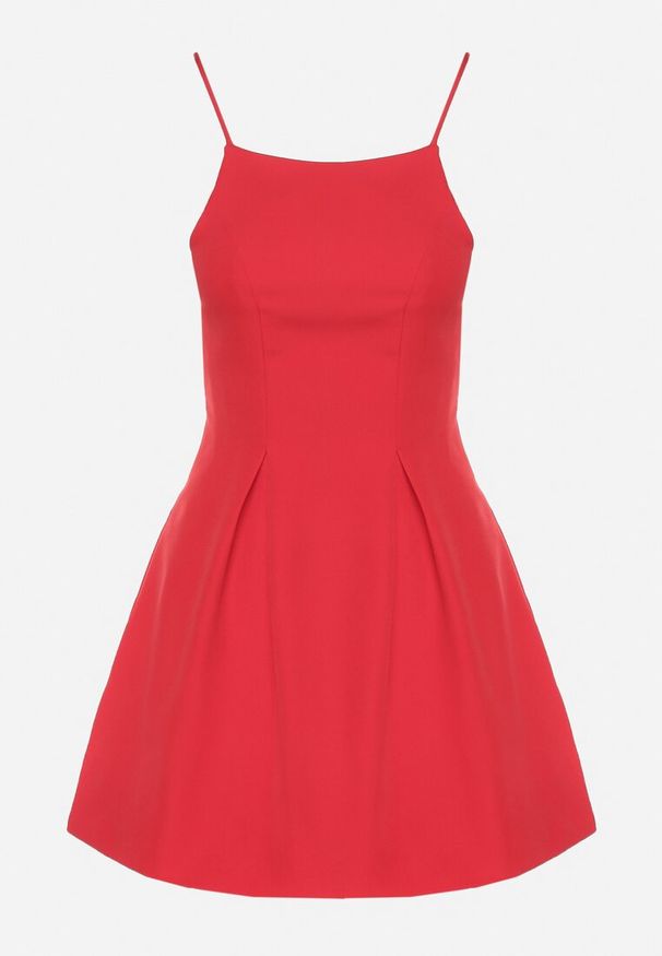 Born2be - Czerwona Sukienka Vices o Rozkloszowanym Kroju na Ramiączkach Zdobiona Zakładkami Sarileve. Okazja: na co dzień. Typ kołnierza: dekolt kwadratowy. Kolor: czerwony. Materiał: jeans. Długość rękawa: na ramiączkach. Wzór: aplikacja. Typ sukienki: rozkloszowane, proste. Styl: klasyczny, casual