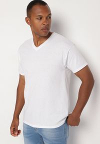 Born2be - Biała Bawełniana Koszulka T-shirt Basic z Dekoltem w Serek Malvinea. Okazja: na spotkanie biznesowe, do pracy, na co dzień. Typ kołnierza: dekolt w serek. Kolor: biały. Materiał: bawełna. Styl: biznesowy, casual, elegancki #7