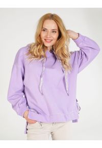 Unisono - BLUZA Z KAPTUREM 12-921188 LILA. Typ kołnierza: kaptur. Materiał: bawełna