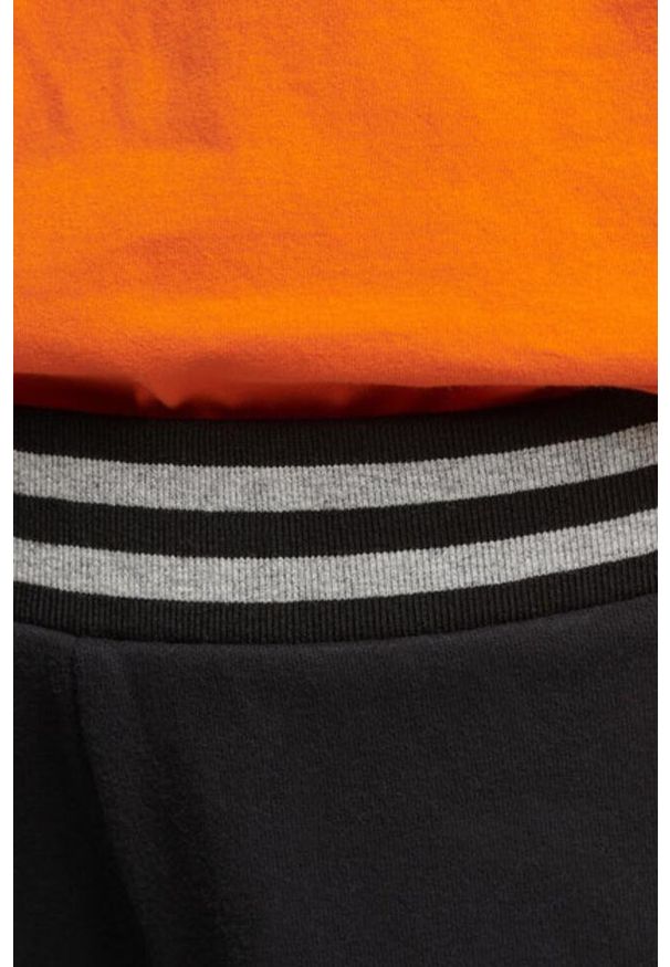 Spodenki sportowe damskie Superdry Vintage Colegiate. Kolor: czarny. Materiał: poliester, bawełna. Długość: krótkie