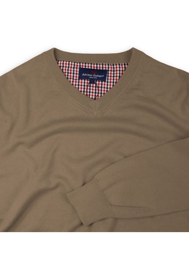 Sweter Beżowy w Serek (V-neck) Klasyczny, Męski, Sepia, Jednokolorowy - Adriano Guinari. Okazja: na co dzień, na spotkanie biznesowe, do pracy. Typ kołnierza: dekolt w serek. Kolor: brązowy, wielokolorowy, beżowy. Materiał: bawełna. Styl: klasyczny